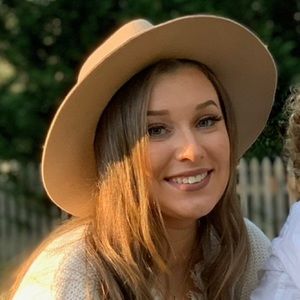 Meet your Posher, Alexis